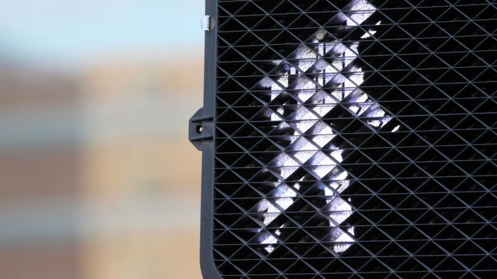 Una señal de semáforo indicando que se puede caminar.