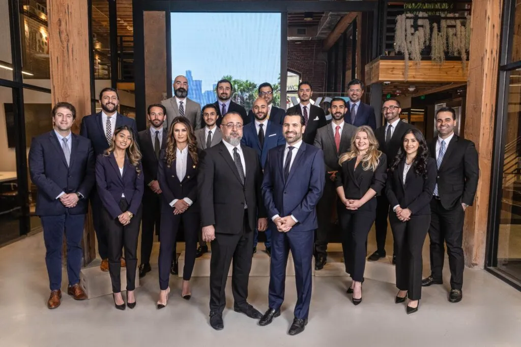Abogados de WCTL reunidos para una foto grupal en la oficina.