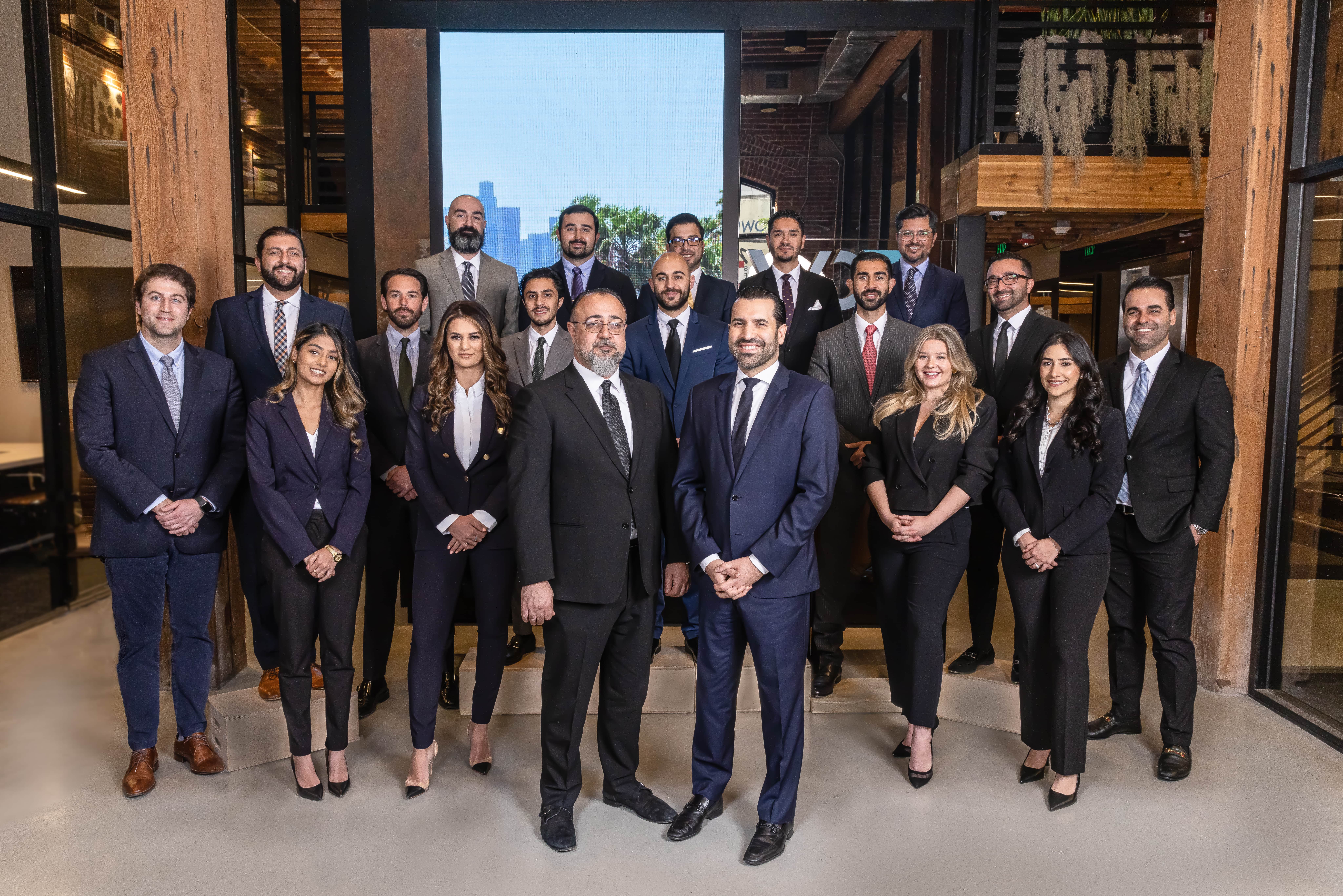 Abogados de WCTL reunidos para una foto grupal en la oficina.