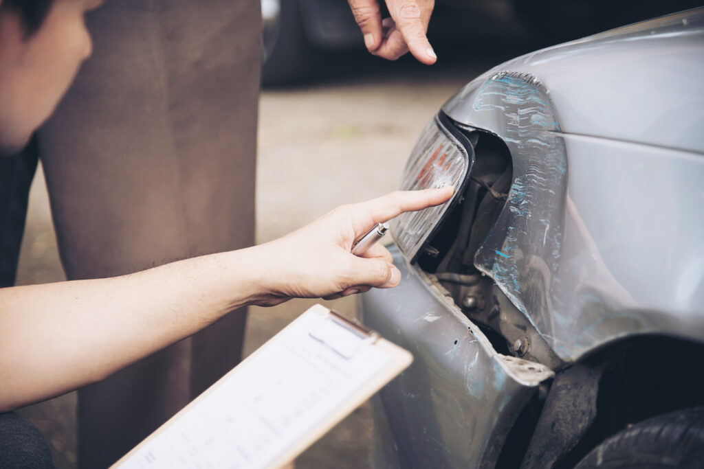 Insurance agent working during on site car accident settlement in California?
