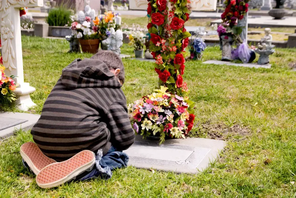 A sad child mourning.