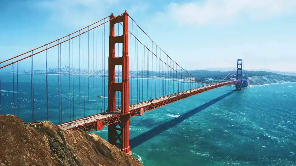 A shot of the Golden Gate Bridge.