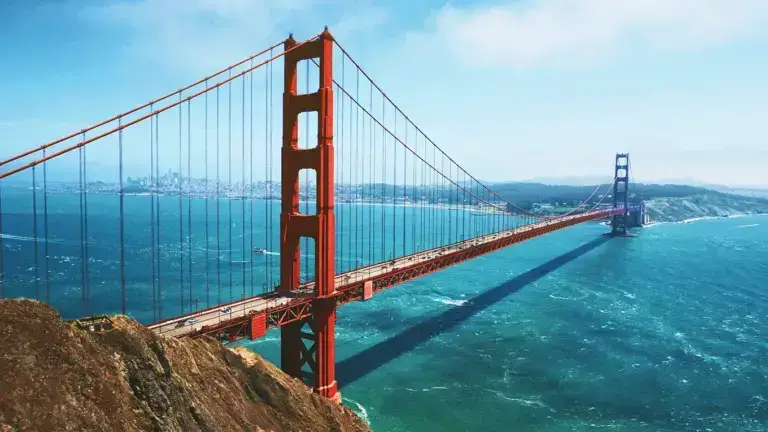 A shot of the Golden Gate Bridge.