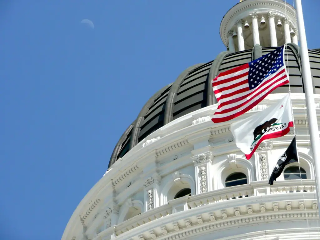 A government building with the American and California state flag.