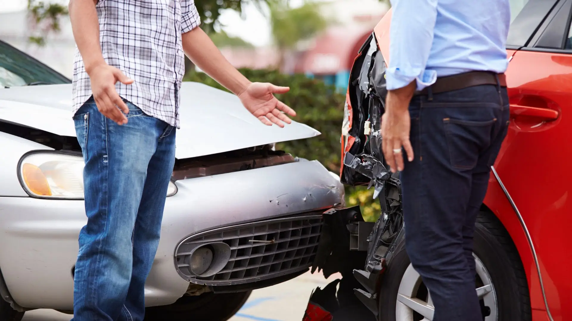 Two people talking about a car accident.